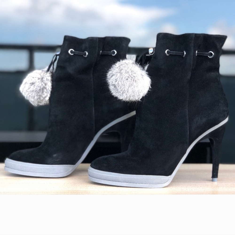 BCBG maxazria Suede Boots With Rabbit Fur Poms Size 7.5